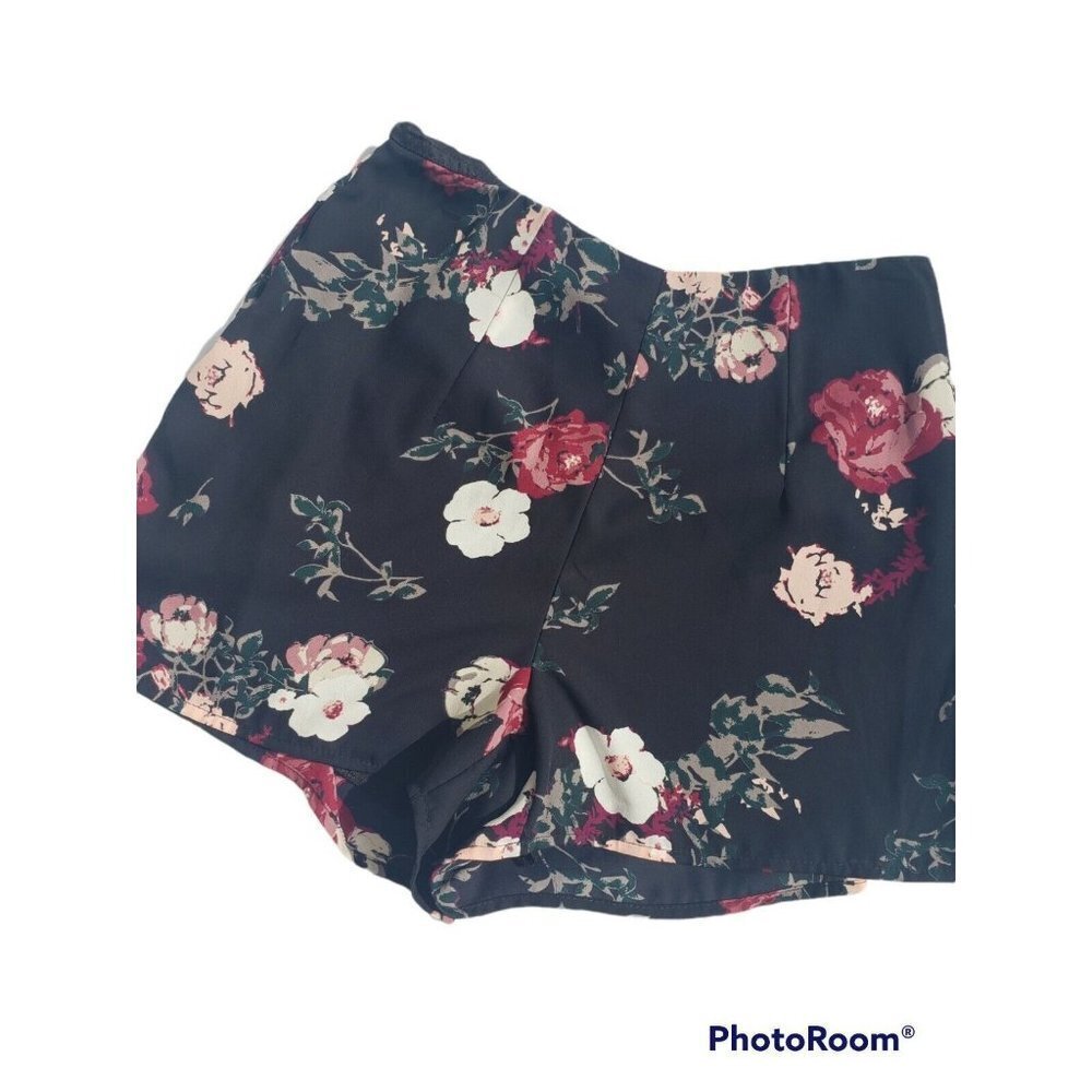 CHARLOTTE RUSSE Shorts Floral Black Flat Front Short Casual Polyester